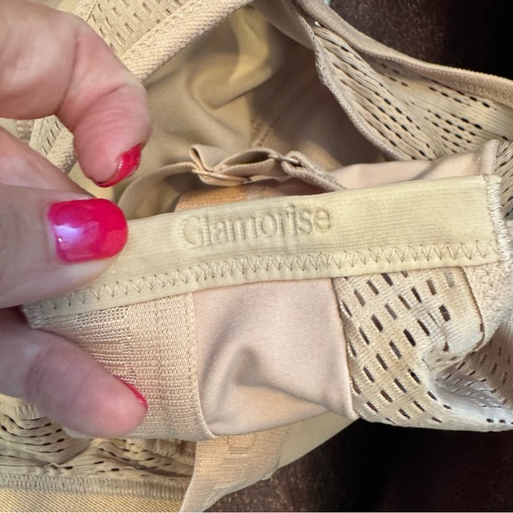 Glamorise MagicLift Seamless Wirefree Nude Sports Bra - Picture 5 of 5